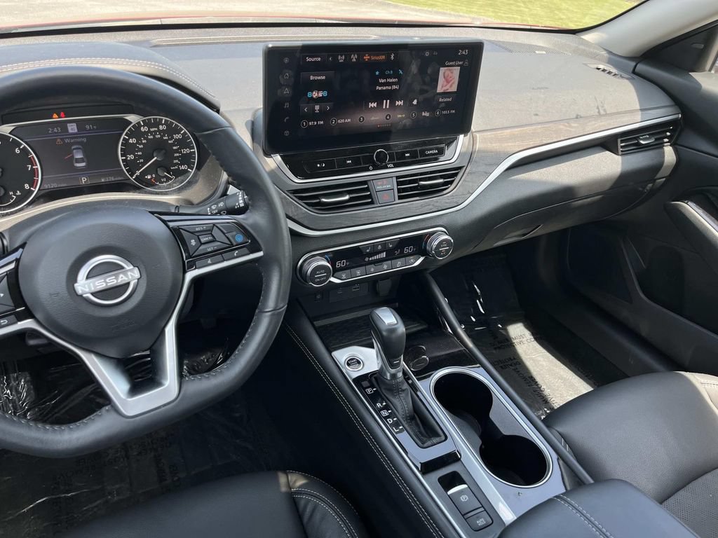 Used 2024 Nissan Altima 2.5 SL FWD image 13