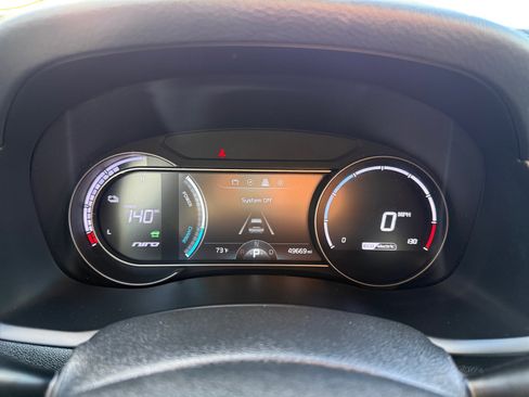 Used 2019 Kia Niro EX Premium image 11