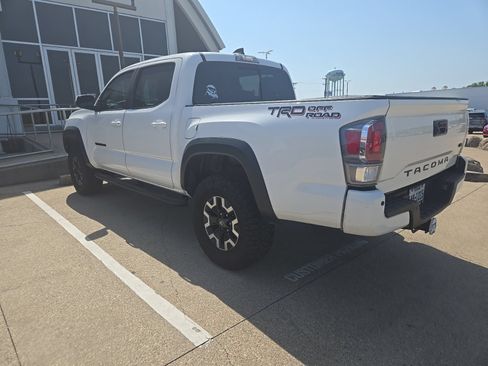 Used 2022 Toyota Tacoma TRD Off-Road w/ Technology Package RWD image 12
