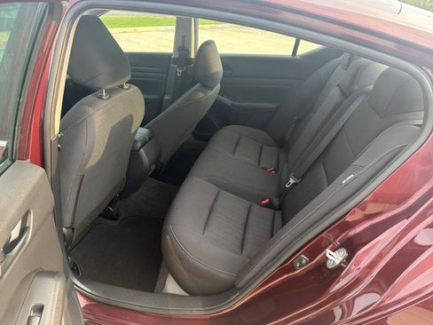 Used 2025 Nissan Altima 2.5 SV image 9