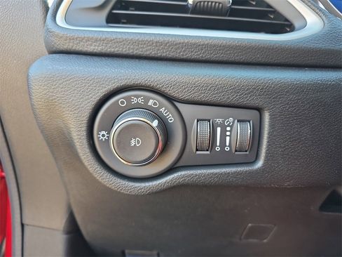 New 2026 Chrysler Pacifica Select image 27