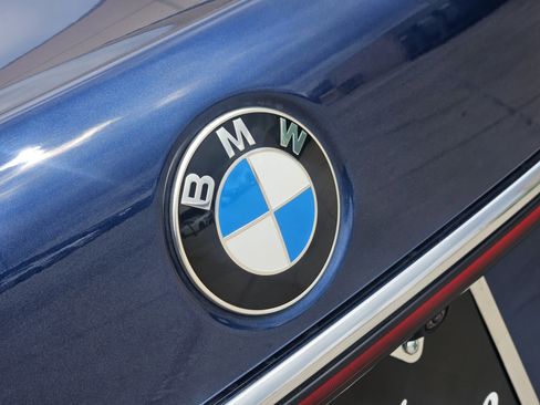 Used 2022 BMW 740i w/ Premium Package image 8