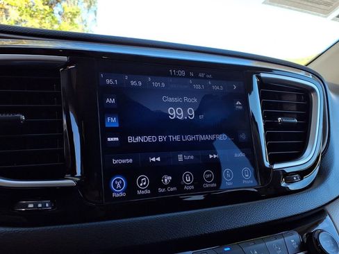 Used 2017 Chrysler Pacifica Touring-L Plus image 7