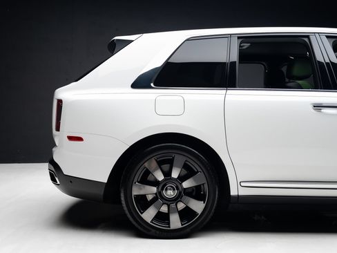 Used 2024 Rolls-Royce Cullinan w/ Cullinan Package AWD/4WD image 38