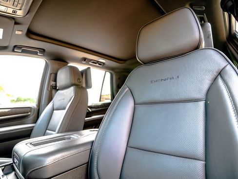 Used 2023 GMC Yukon Denali AWD/4WD image 6