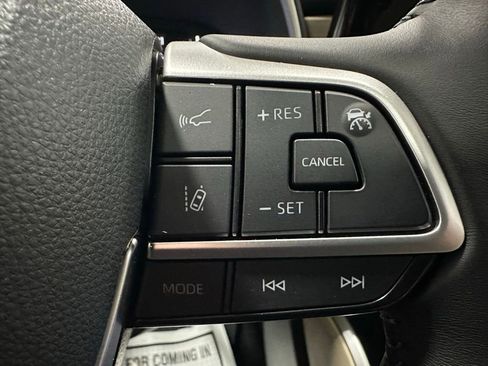 Used 2025 Toyota Highlander XLE image 21