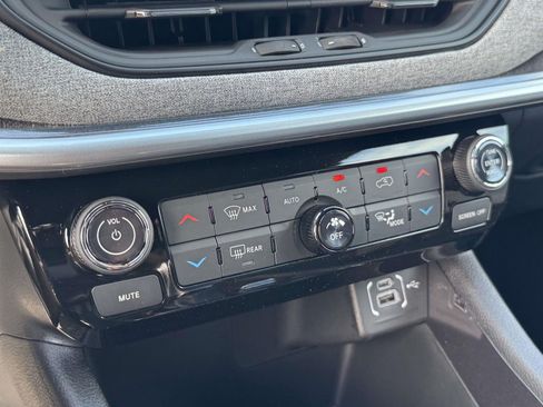 New 2026 Jeep Compass Latitude AWD/4WD image 5