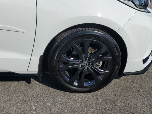 Used 2024 Toyota Sienna XSE w/ XSE Plus Package FWD image 6