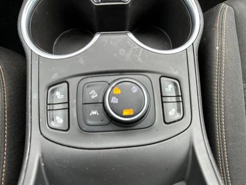 Used 2021 GMC Terrain SLE w/ Driver Convenience Package AWD/4WD image 19