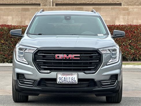 Certified 2023 GMC Terrain SLE w/ Driver Convenience Package image 9