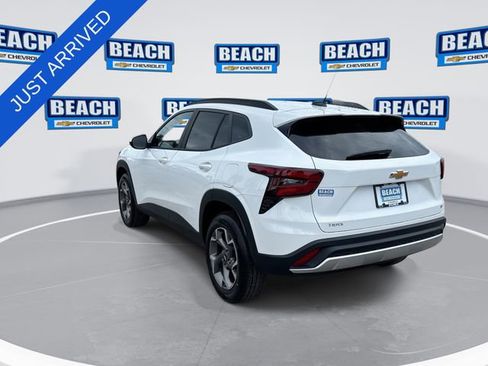 New 2026 Chevrolet Trax LT w/ LT Convenience Package FWD image 5