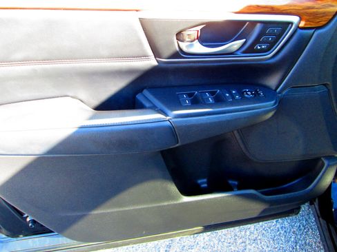 Used 2017 Honda CR-V EX-L image 6