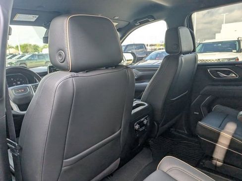 Used 2024 GMC Yukon SLT w/ SLT Luxury Package AWD/4WD image 25