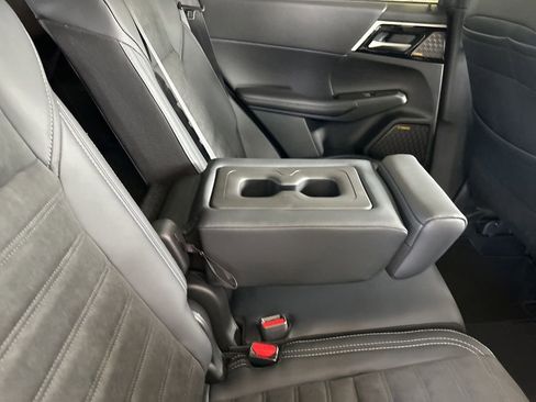 New 2025 Mitsubishi Outlander SE image 28