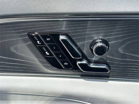 New 2025 Cadillac Lyriq Luxury image 28