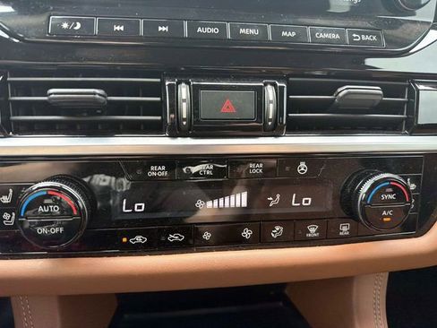 Used 2023 Nissan Pathfinder Platinum AWD/4WD image 23