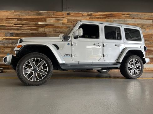 Used 2024 Jeep Wrangler High Altitude AWD/4WD image 24