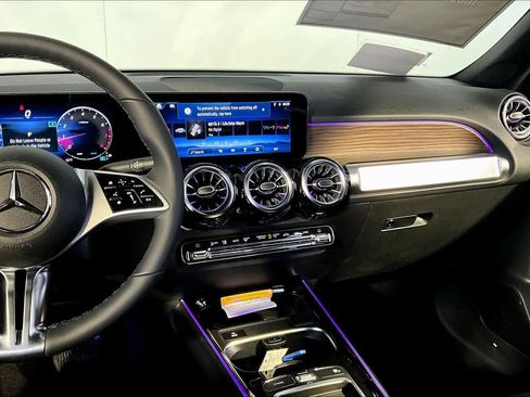 New 2026 Mercedes-Benz GLB 250 4MATIC image 8