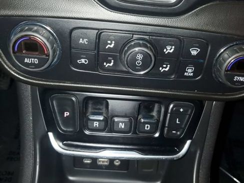 Used 2020 GMC Terrain SLE w/ Driver Convenience Package AWD/4WD image 25