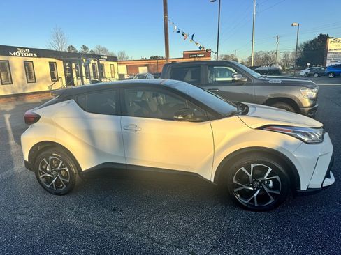 Used 2020 Toyota C-HR XLE image 4