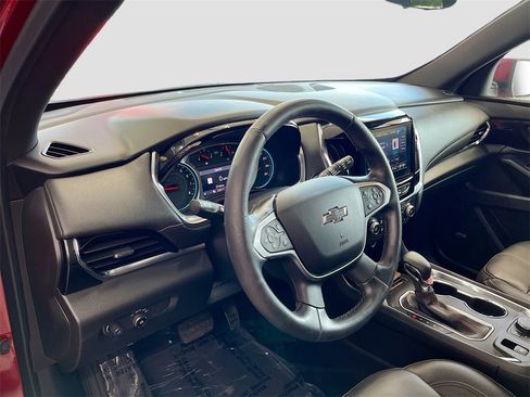Used 2023 Chevrolet Traverse RS image 9