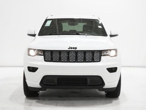 Certified 2022 Jeep Grand Cherokee Laredo X image 3