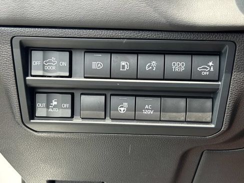 Used 2024 Toyota Tundra Platinum AWD/4WD image 21