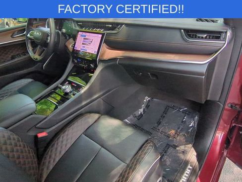 Certified 2025 Jeep Grand Cherokee Summit AWD/4WD image 38