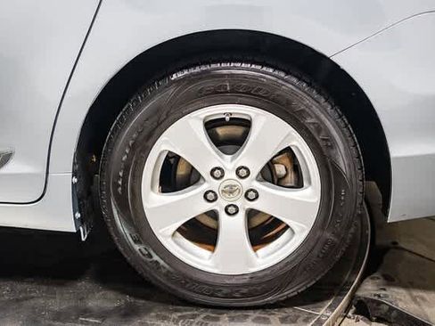 Used 2012 Toyota Sienna LE w/ Towing Pkg image 6