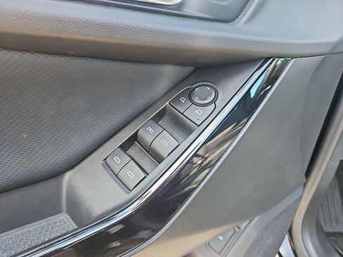 Used 2025 Chevrolet Equinox LT w/ Convenience Package II FWD image 12