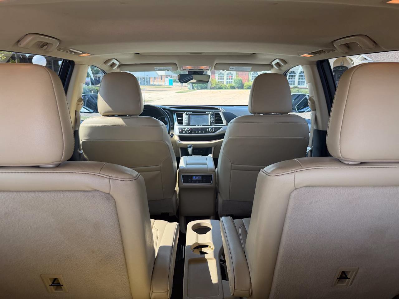 Used 2019 Toyota Highlander XLE FWD image 8