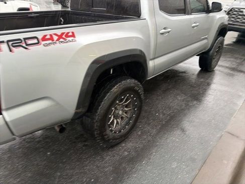 Used 2019 Toyota Tacoma TRD Off-Road image 9