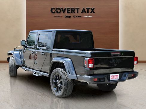 Used 2024 Jeep Gladiator Sport AWD/4WD image 3