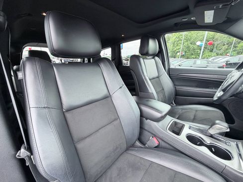 Used 2019 Jeep Grand Cherokee Altitude RWD image 24