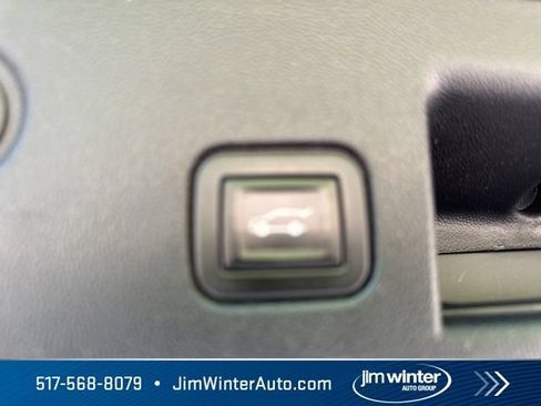 Used 2020 Chevrolet Equinox Premier w/ LPO, Floor Liner Package FWD image 17