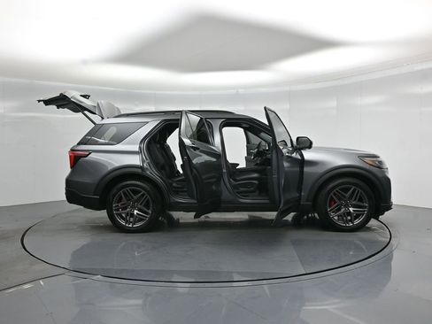 Used 2025 Ford Explorer ST w/ Sun And Sound Package AWD/4WD image 4