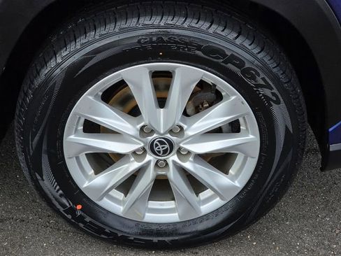 Used 2022 Toyota Corolla Cross LE AWD/4WD image 9