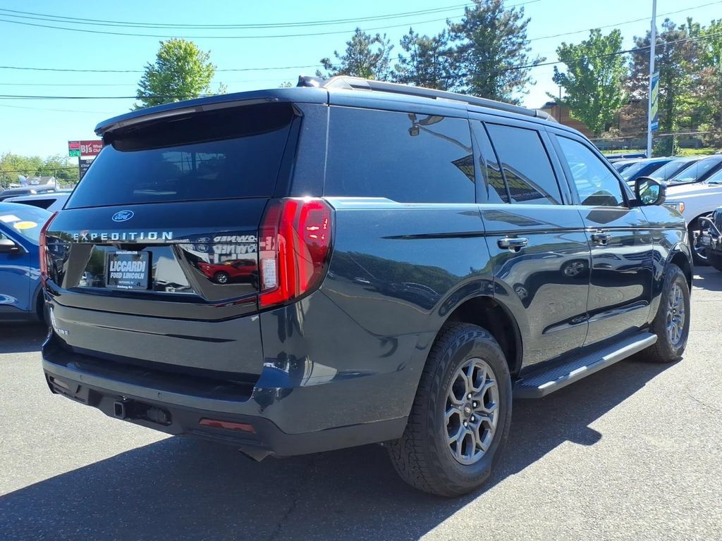 Certified 2025 Ford Expedition Active AWD/4WD image 6