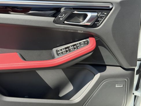 Certified 2026 Porsche Macan AWD/4WD image 22