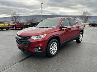 Used 2021 Chevrolet Traverse LT w/ LPO, Blackout Package video 3
