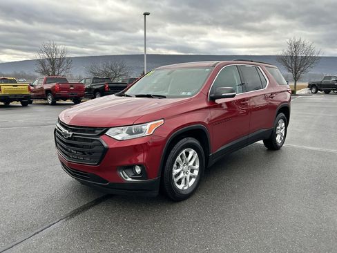 Used 2021 Chevrolet Traverse LT w/ LPO, Blackout Package image 3