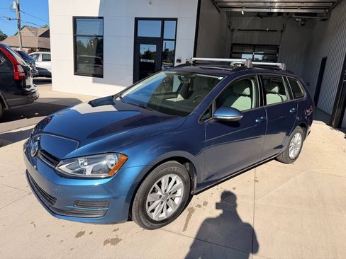 Used 2016 Volkswagen Golf S FWD image 3