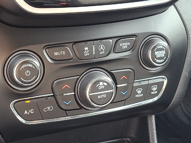 Used 2019 Jeep Cherokee Limited FWD image 20