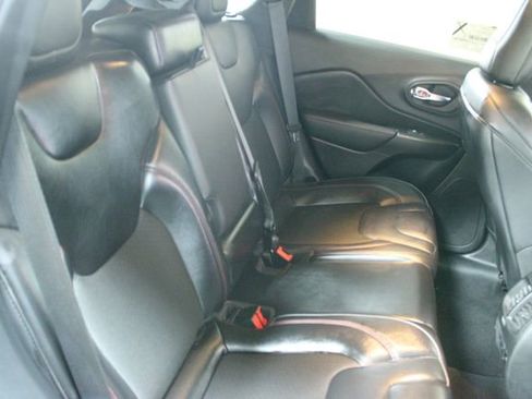 Used 2020 Jeep Cherokee Trailhawk w/ Comfort & Convenience Group AWD/4WD image 9