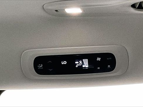 Used 2024 Chrysler Pacifica Touring-L FWD image 35