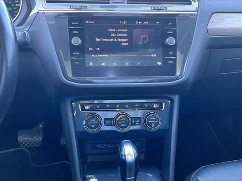 Used 2019 Volkswagen Tiguan SE AWD/4WD image 15