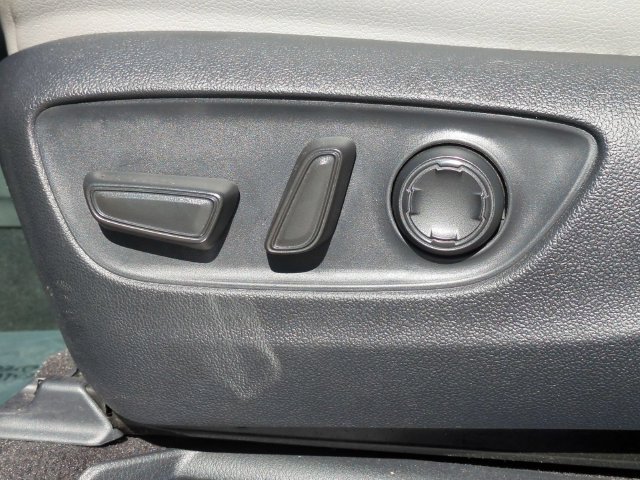 Used 2026 Toyota Sienna XLE FWD image 14