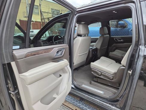 Used 2021 Chevrolet Suburban Z71 w/ Z71 Off-Road Package image 9