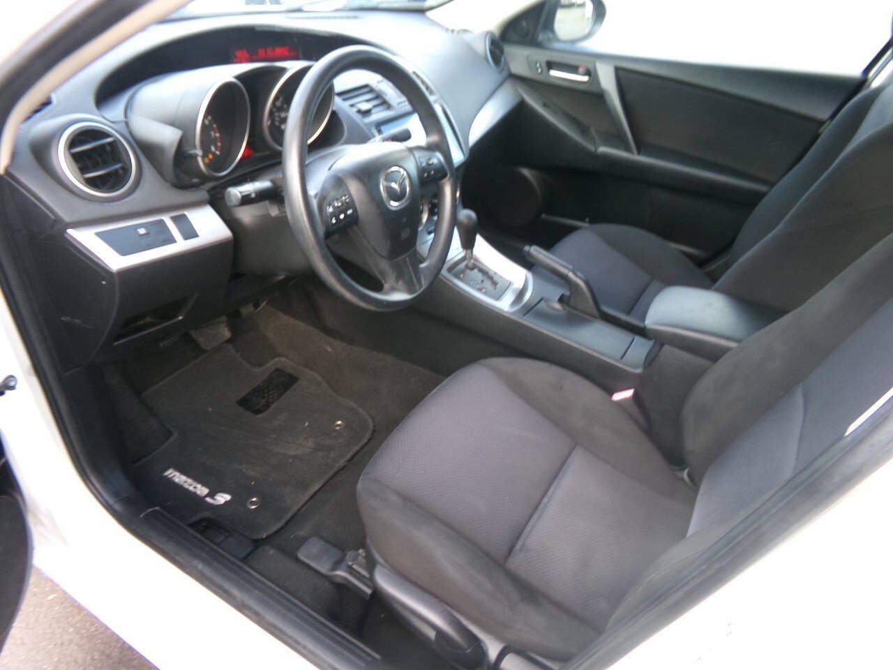 Used 2011 MAZDA MAZDA3 i Touring FWD image 13