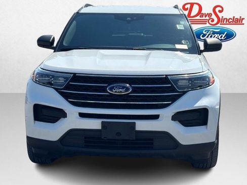 Used 2020 Ford Explorer XLT AWD/4WD image 2